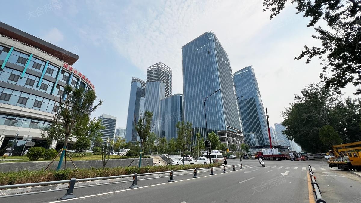 高新区 汉峪金谷 中心医院对面 纯写字楼 4.6万m² 6亿 送停车位