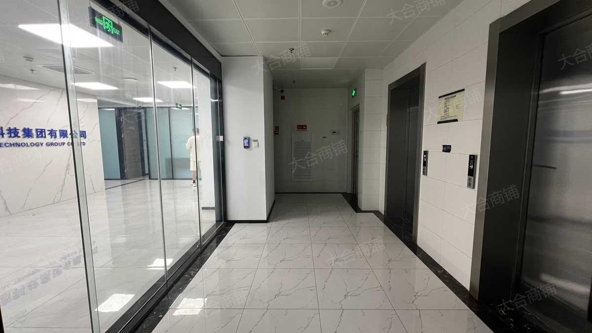 历城区 唐冶尚东公馆 整层写字楼 617m² 499万 精装修