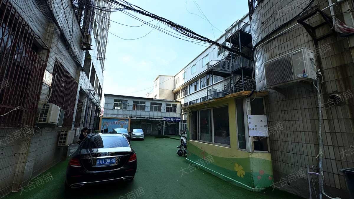 槐荫区 经十路 北小辛庄西街 沿街独栋 1093m² 3000万 带院子