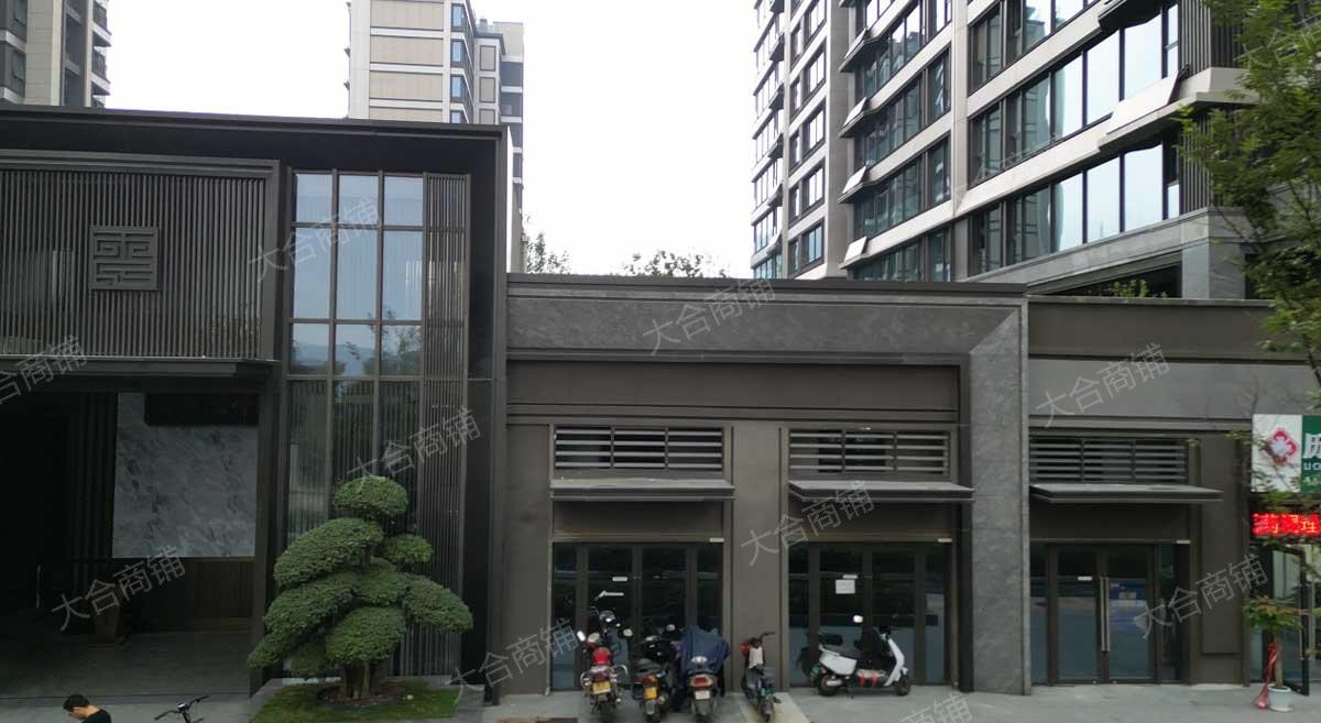历城区 龙湖云峰原著 社区底商 纯一层 66m² 155万 小区门口第一间