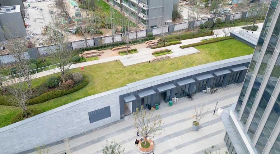 高新区 天辰路 中建云镜 住宅底商 53㎡ 180万 门口第一间