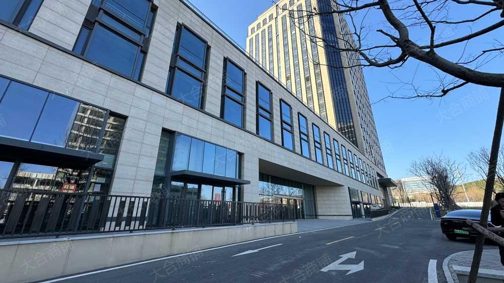 历城区 经十东路 超算中心 纯一层 106m² 年租金9.6万 能餐饮可停车