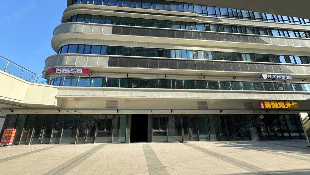 高新区 椒山路 云成中心 写字楼底商 纯一层 600m² 年租50万 能停车
