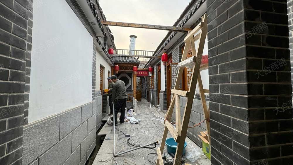 历下区 芙蓉街 四合院 纯一层 130m²	年租金16万 能餐饮带院子