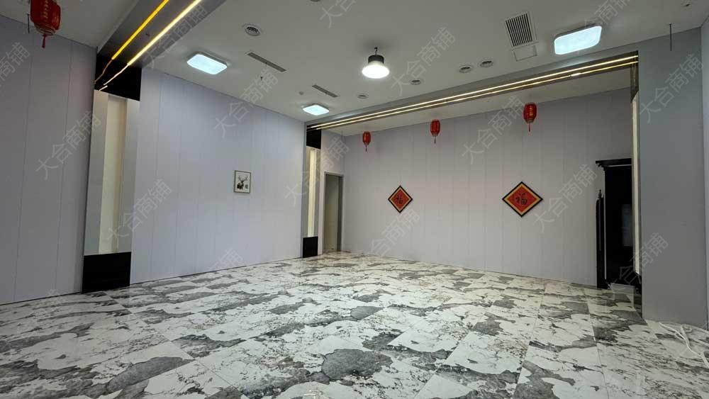 历城区 工业北路 东方红家居广场 纯四层 1700m² 年租金62万 精装修可停车